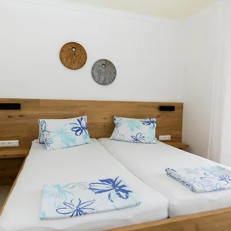 Apartmani Dea Crikvenica Exteriör bild